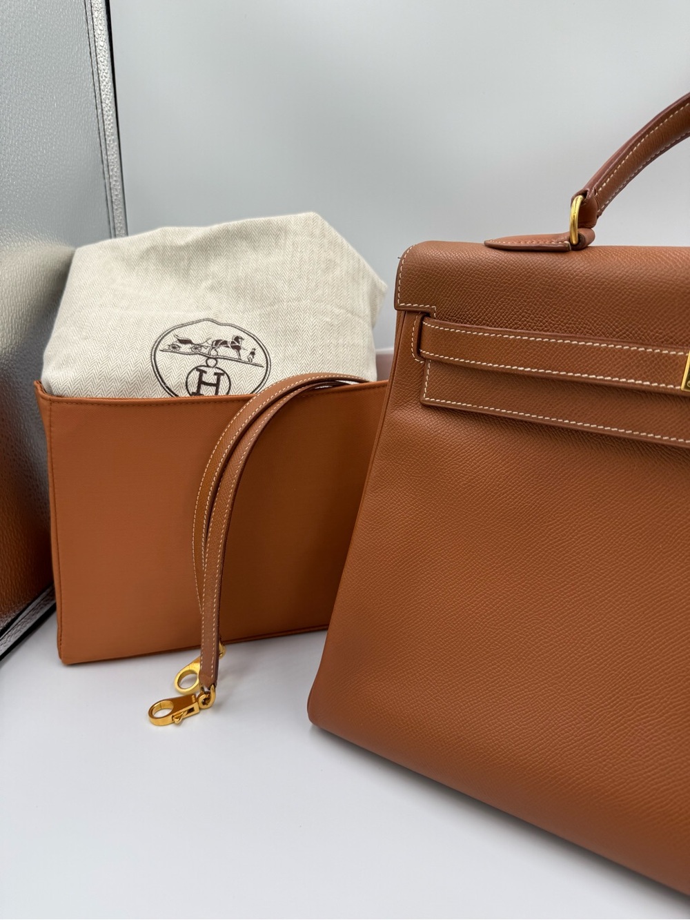 Hermes Kelly 35 Togo Gold Leather Top-Handle Satchel with Gold Hardware - Picture 2 of 16